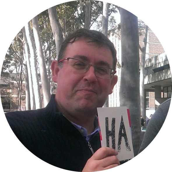 Yann Tristant hold a card "HA".